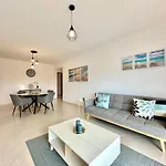 Pa - With Pool And Parking Apartment